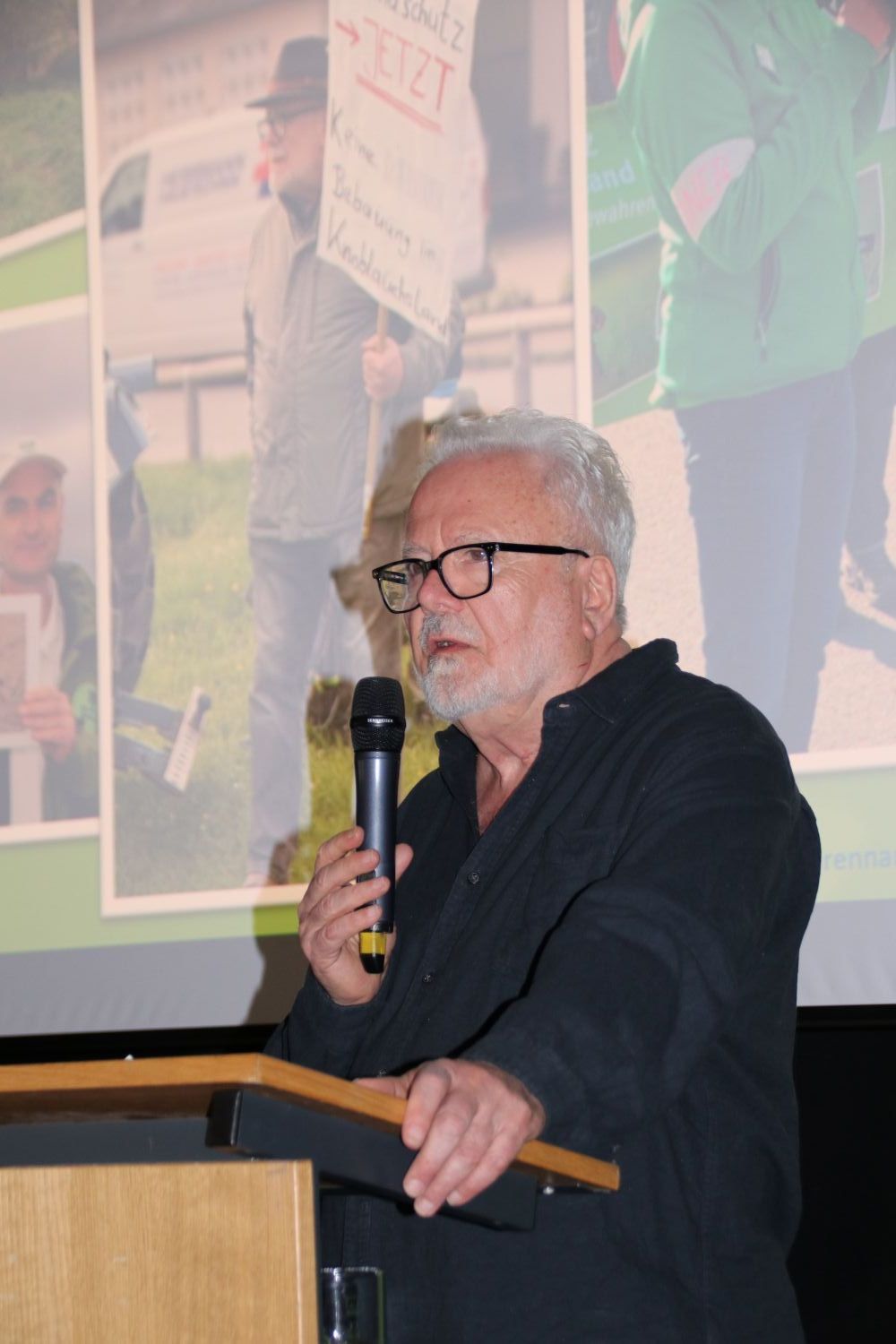 Klaus-Peter Murawski beim Tätigkeitsbericht