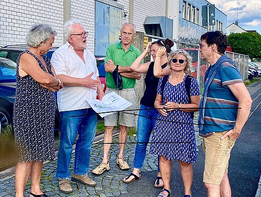 AK Stadtentwicklung bei der Begehung des Fuggerquartiers