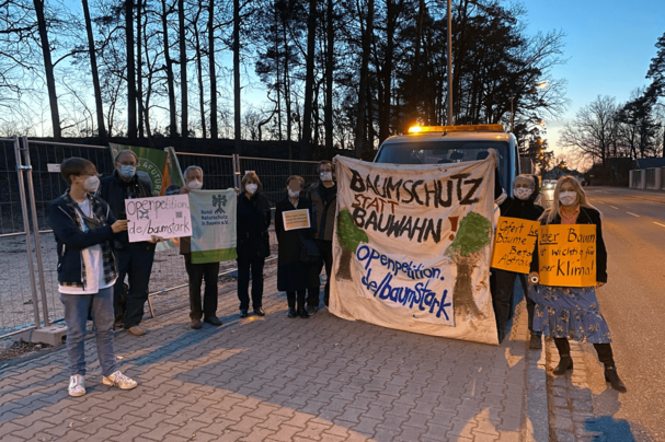 Mahnwache Radrennbahn (Foto: Roland Häusler) Mahnwache Radrennbahn
