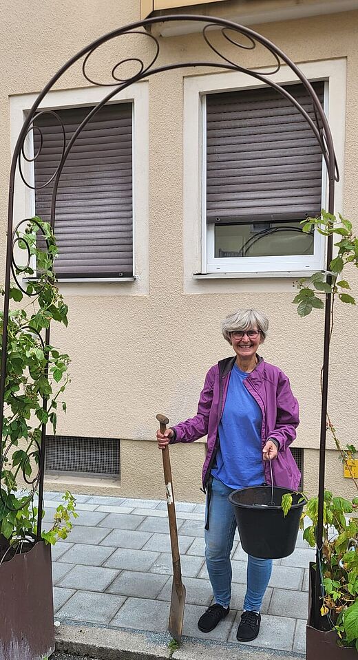 Rosenbogen im Parklet