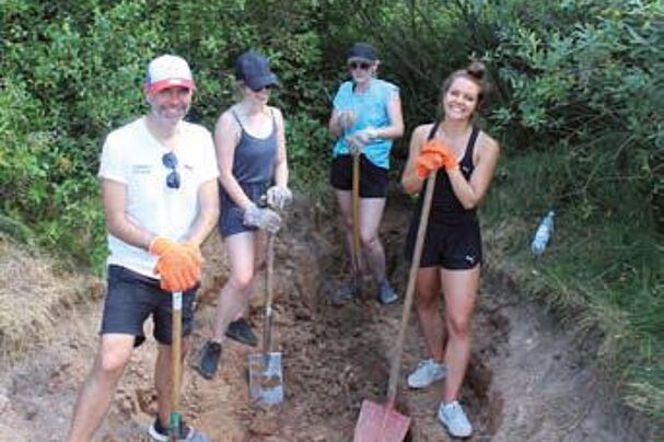 Anlage eines Tümpels im BN-Biotop Fischbach mit der Berufsschule B6 bzw. mit der Firma PUMA 