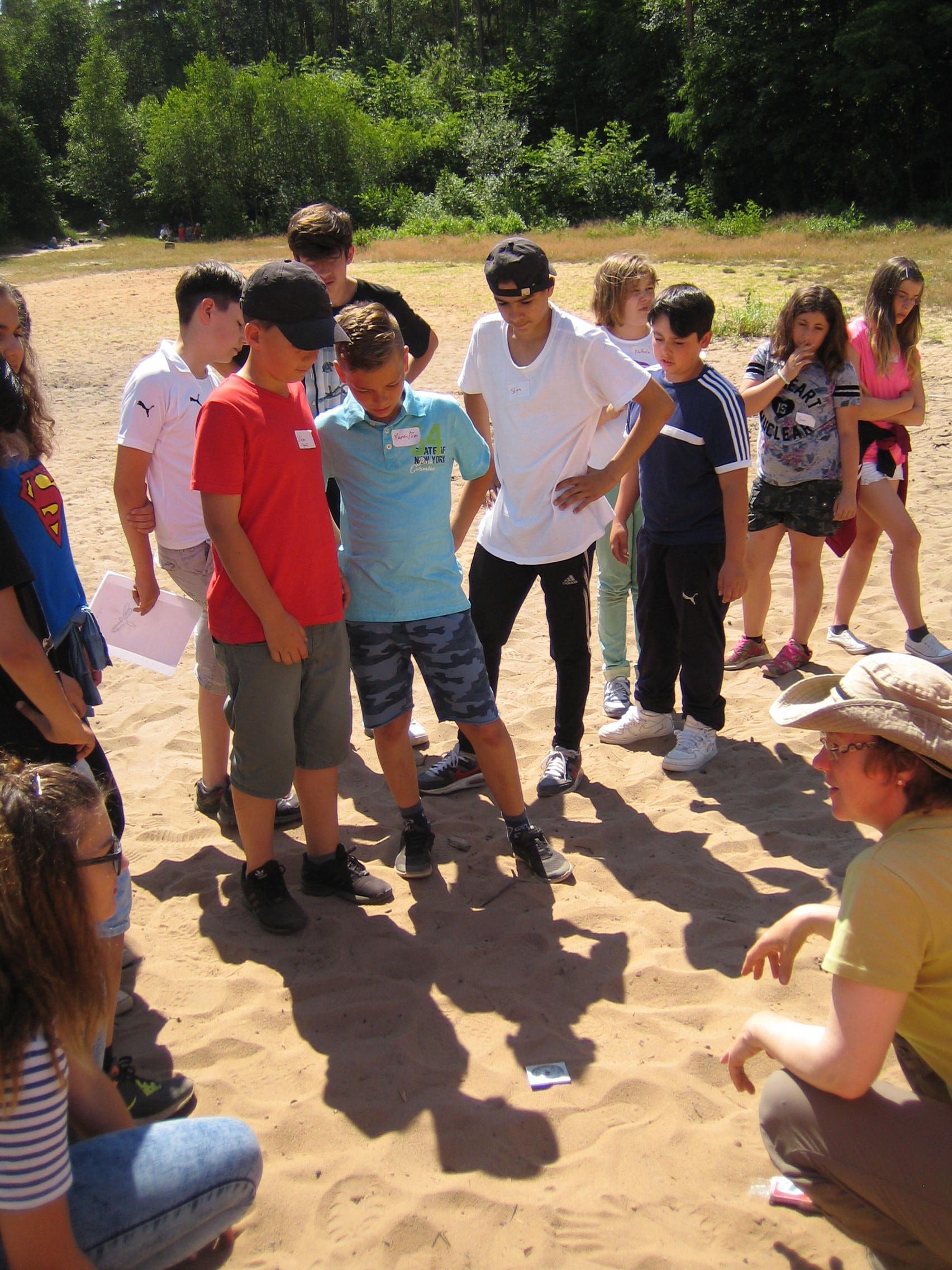 Messung der Temperatur auf Sand