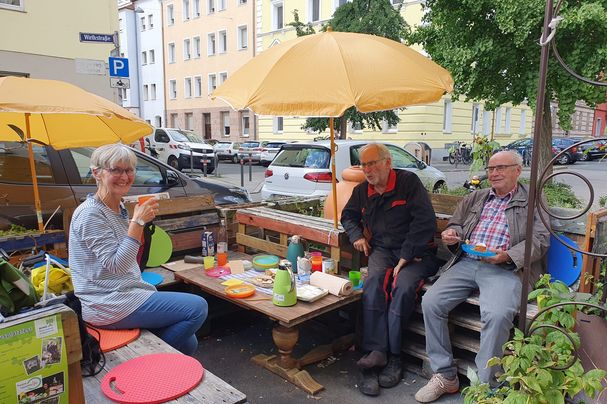 Parklet-Treff (Foto: Barbara Philipp) Parklet-Treff