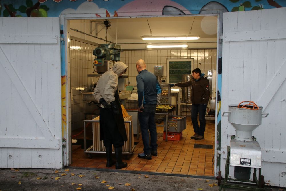 Blick in die Saftpresse (Foto: Wolfgang Dötsch) Blick in die Saftpresse