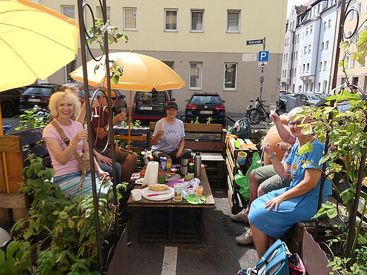 Freitagstreffen im Parklet