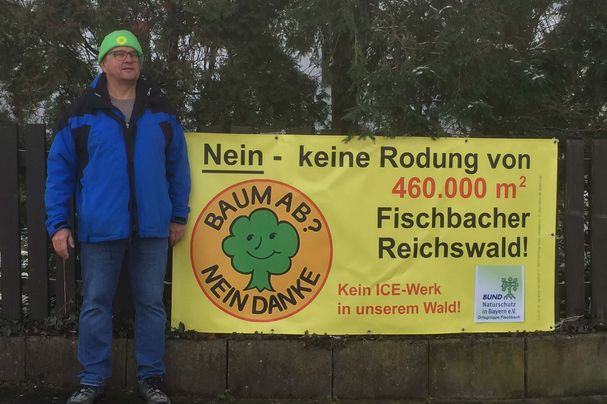 Protestbanner gegen ICE-Werk
