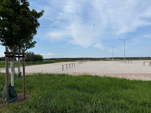 neuer Riesenparkplatz am Flughafen