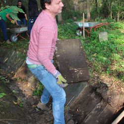 Entfernen einer Betonplatte Entfernen einer Betonplatte