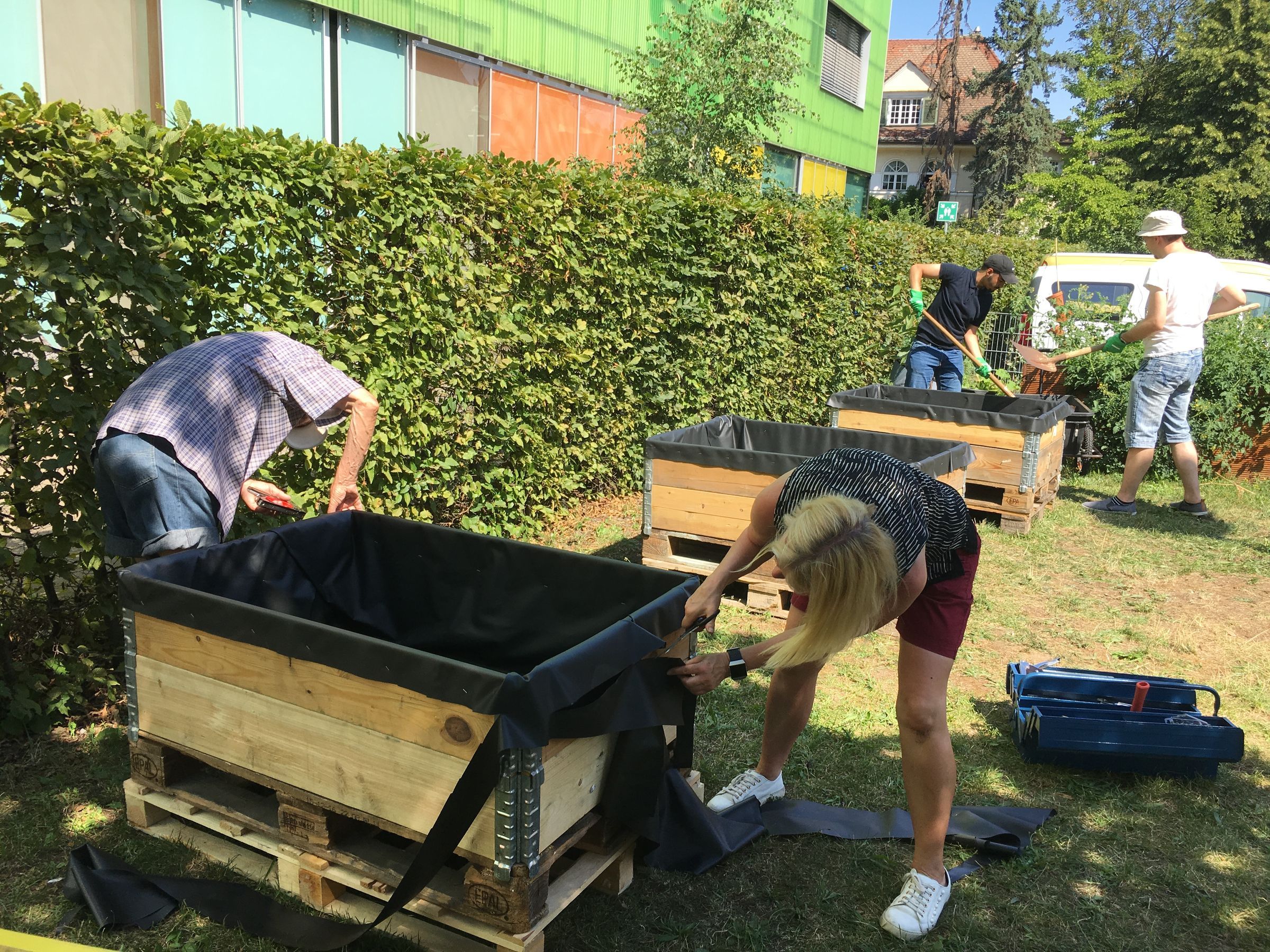 Aufbau der Südpunkt-Beete Aufbau der Südpunkt-Beete
