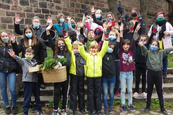 Kinder mit Ernte