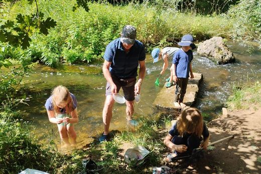 Keschern im Fluss