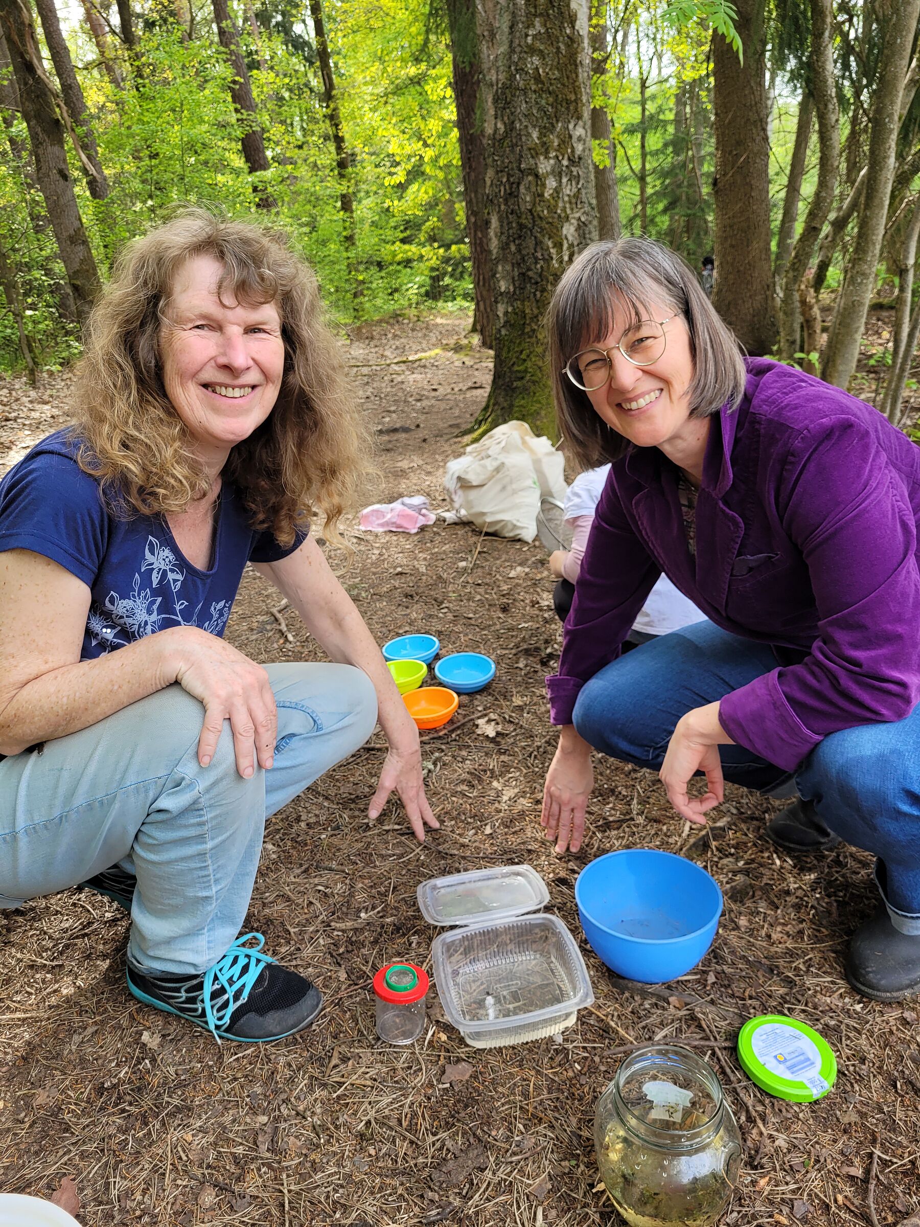 Kindergruppenleiterin Conny Rotter und Umweltreferentin Britta Walthelm