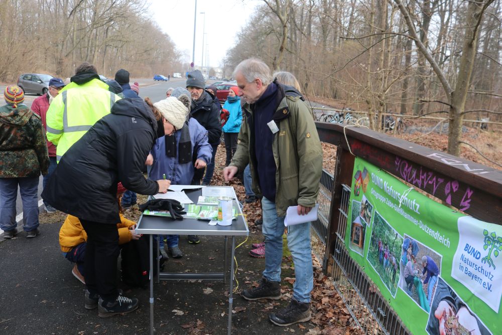 Aufbau des Amphibienschutzzauns am Dutzendteich