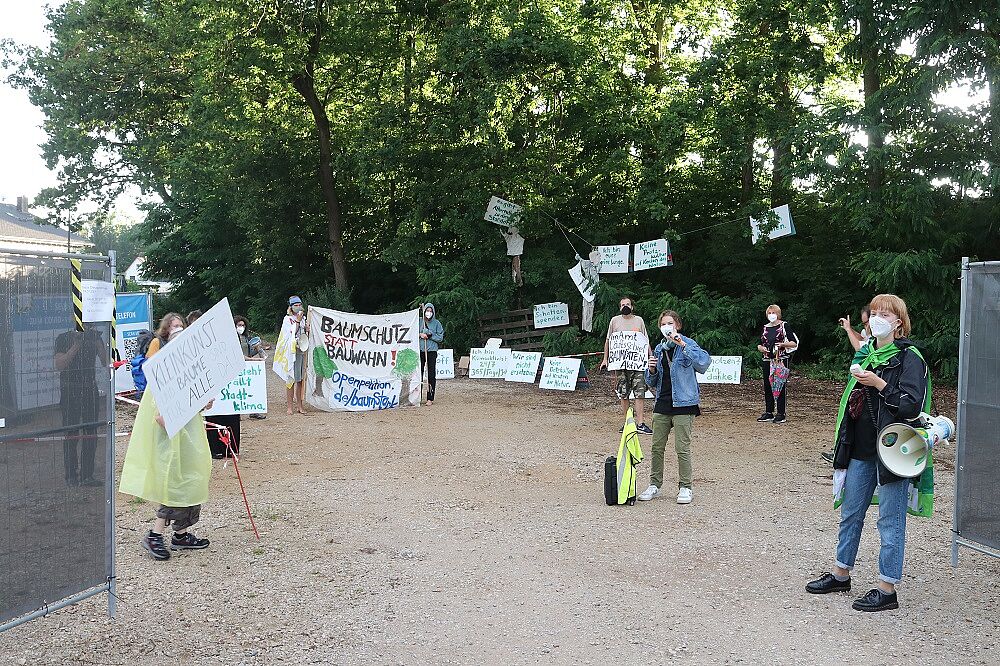 Demo an der Radrennbahn