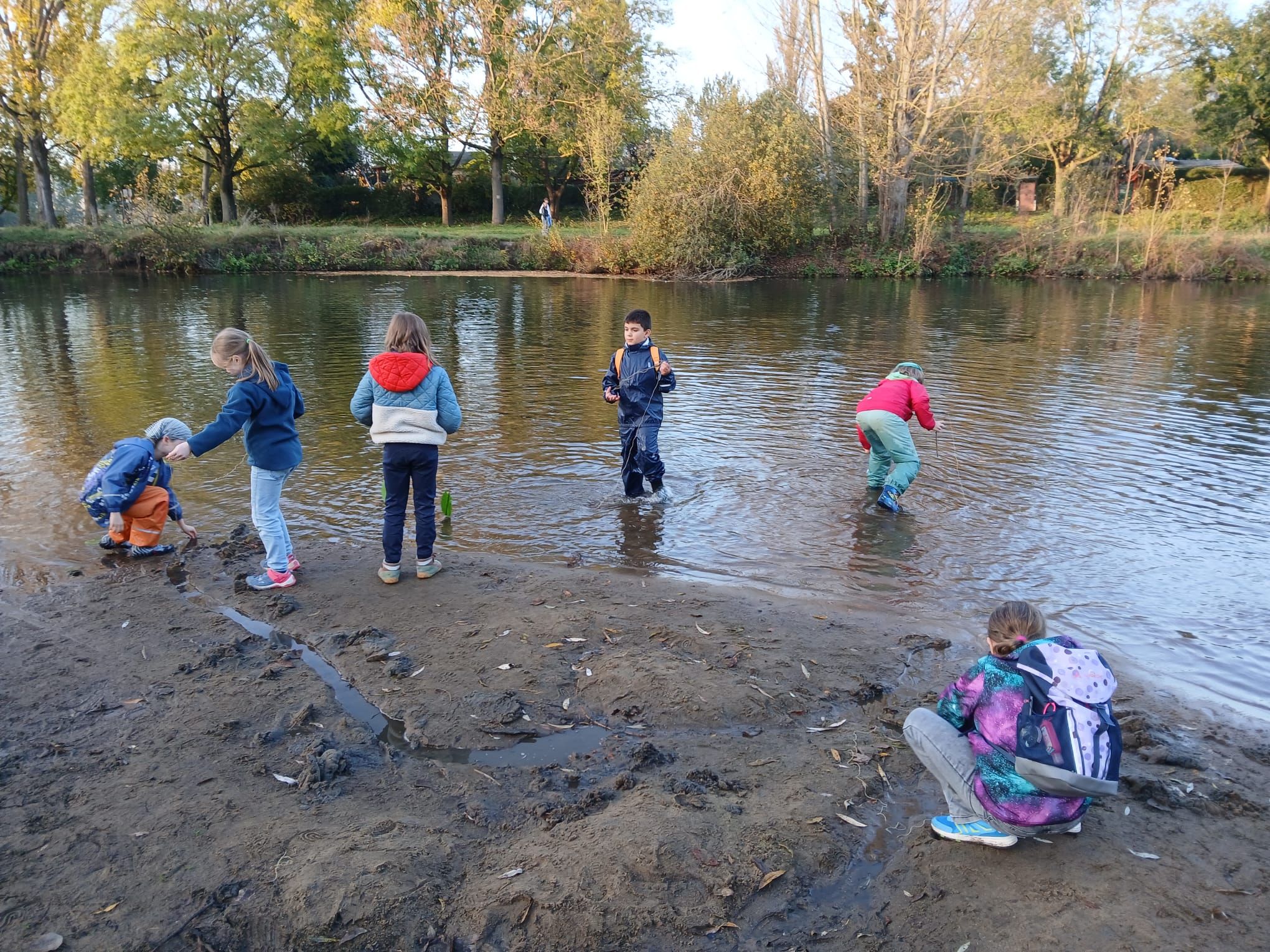 Kinder im Wasser