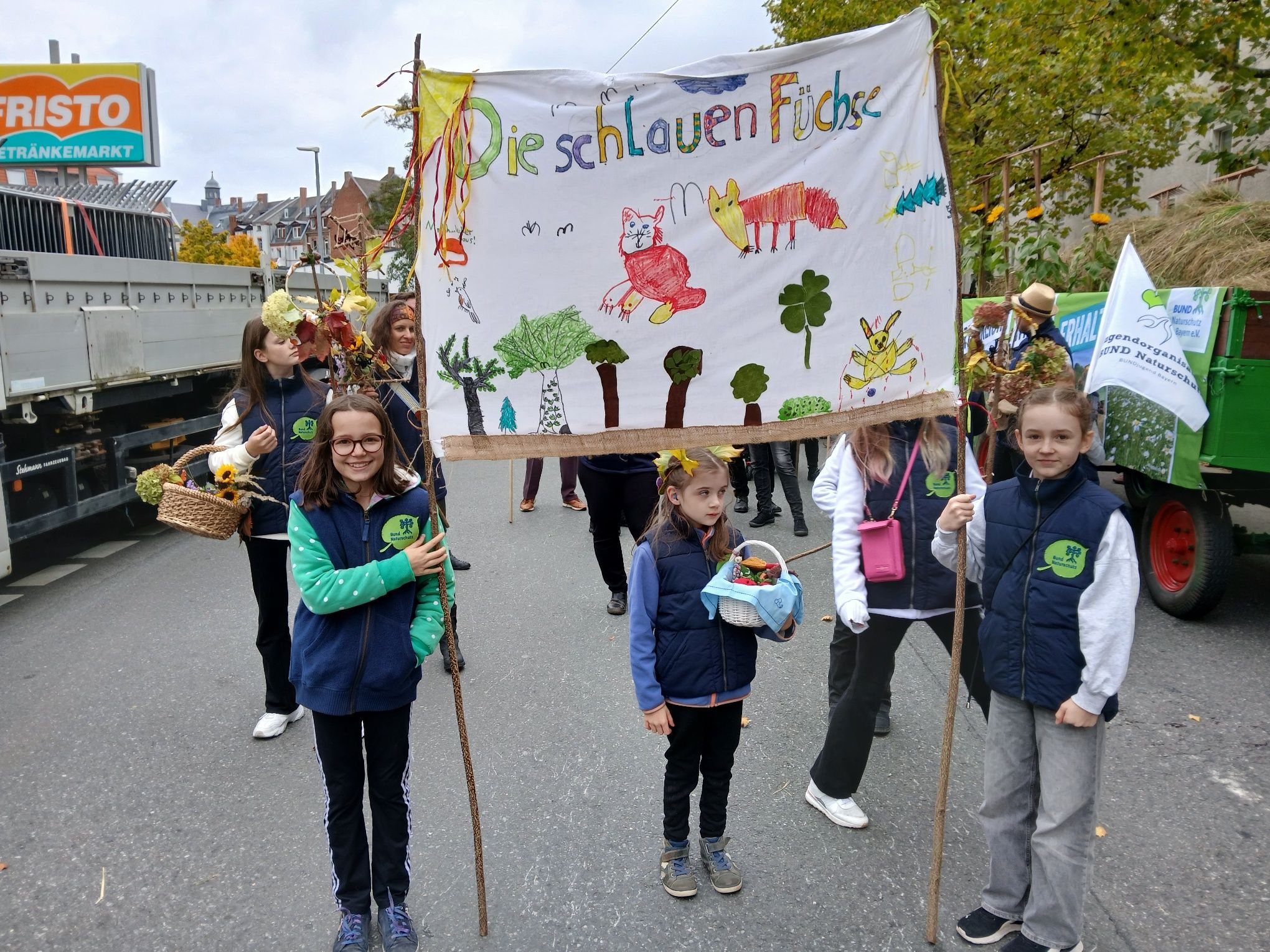 Teilnahme am Erntedankumzug (Foto: Bruce Roberts) Teilnahme am Erntedankumzug