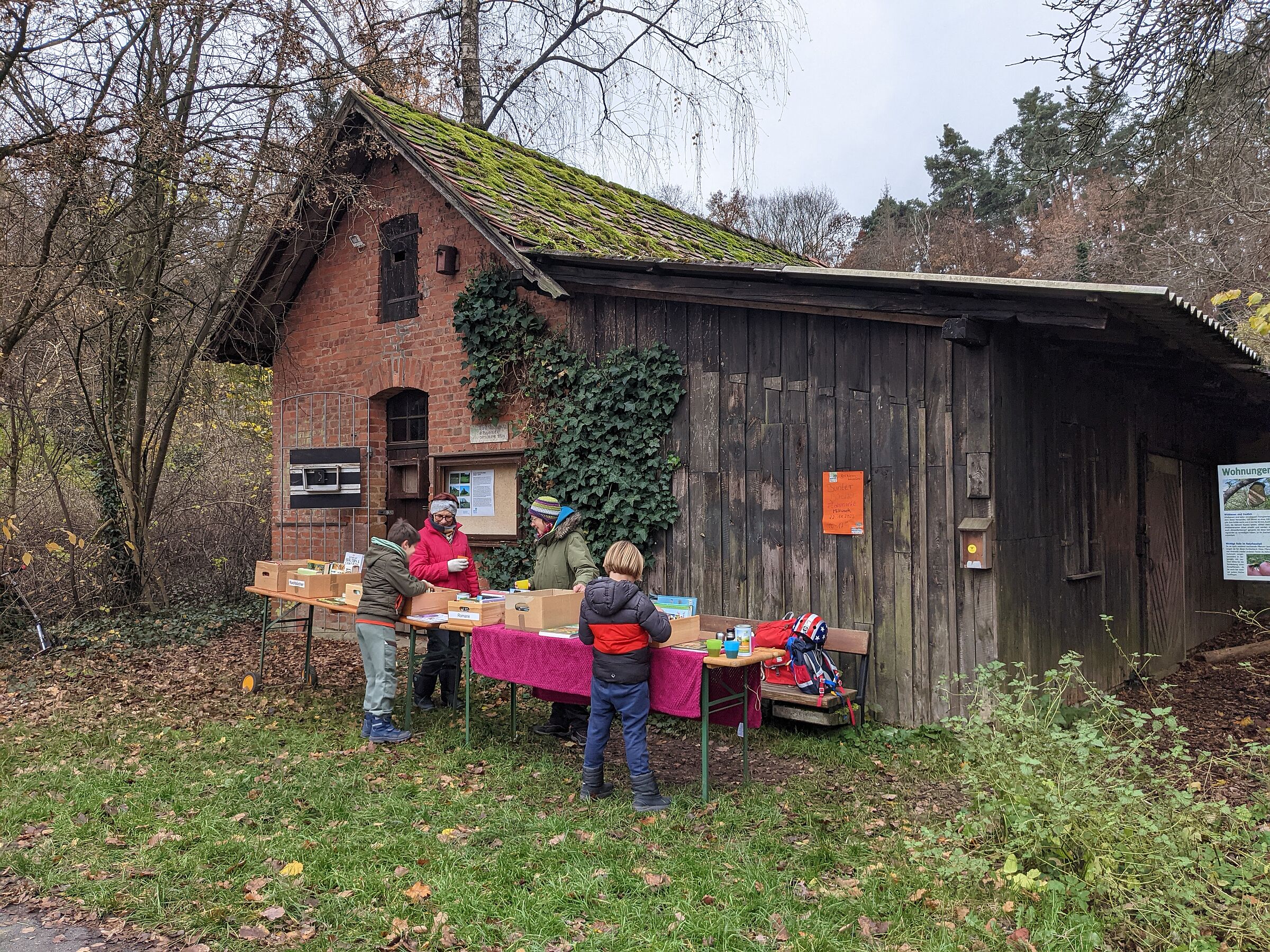 Bücherverkauf der Kindergruppe Stein