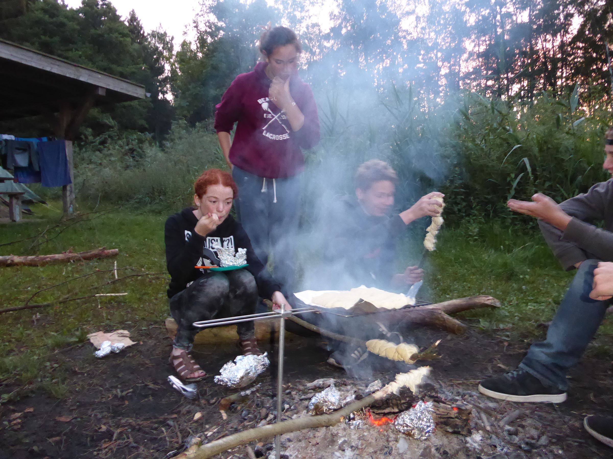 Essen am Lagerfeuer