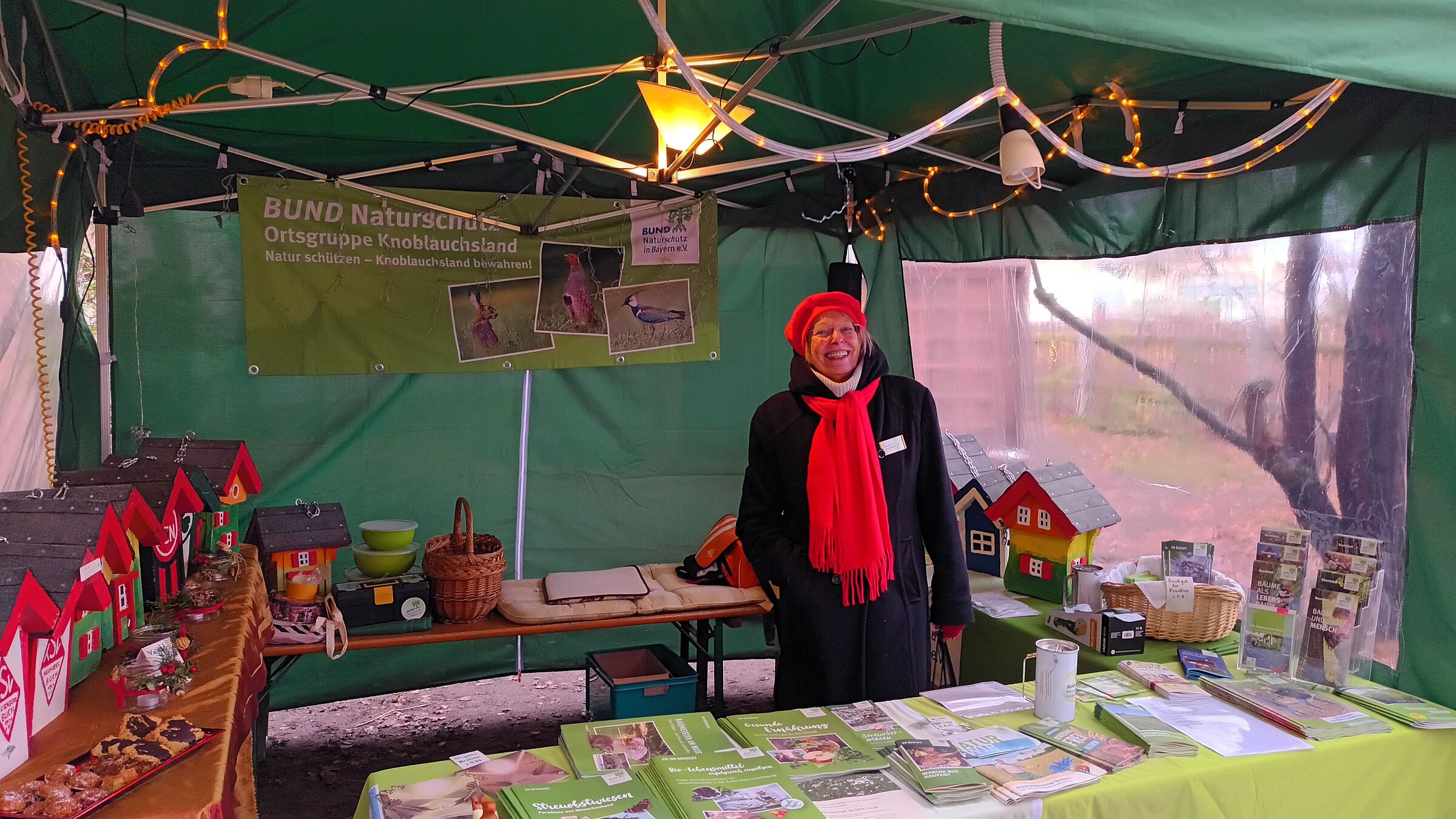 Stand der Ortsgruppe Knoblauchsland beim Adventsmarkt Almoshof