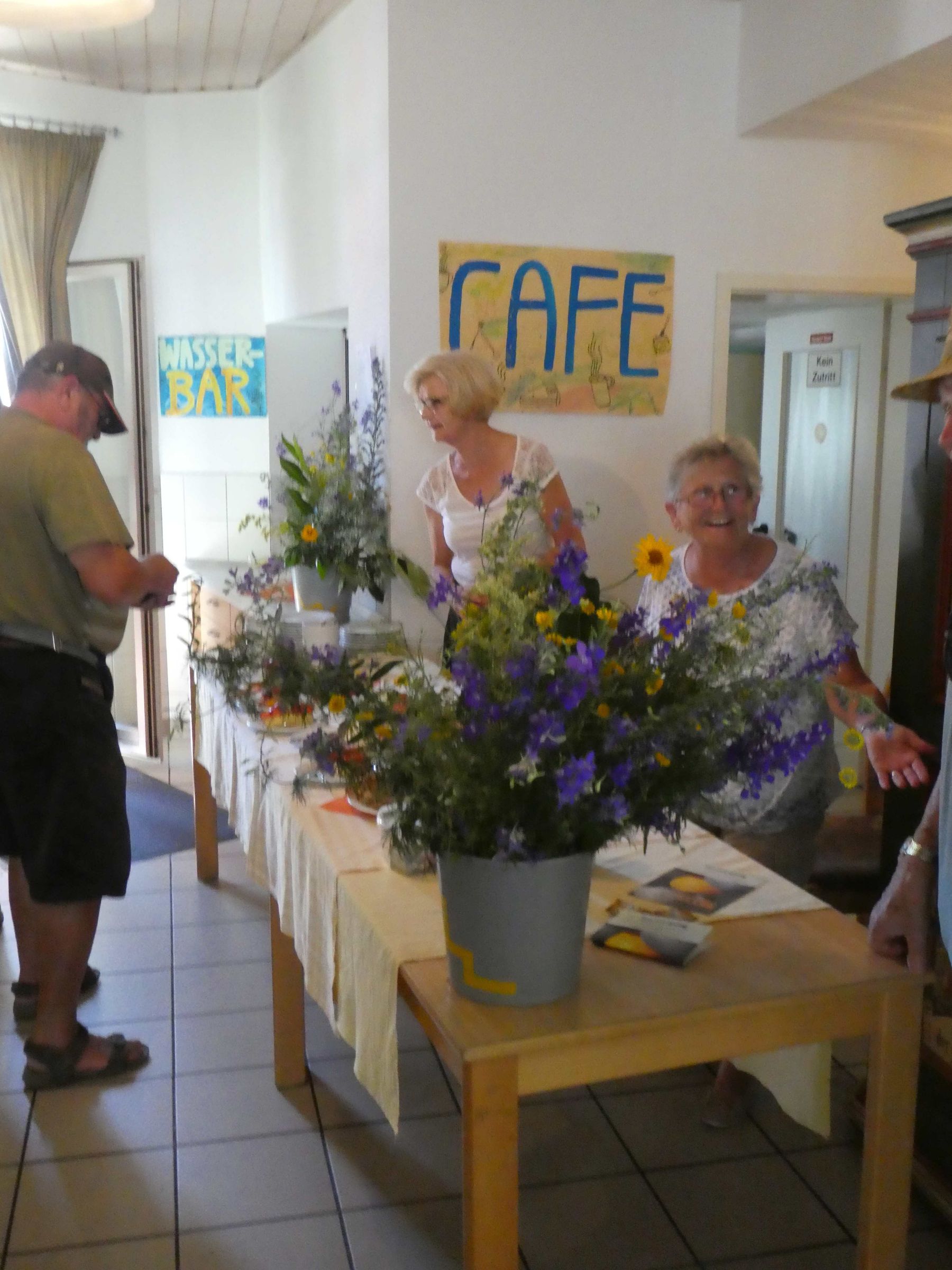 Kuchen und Blumen