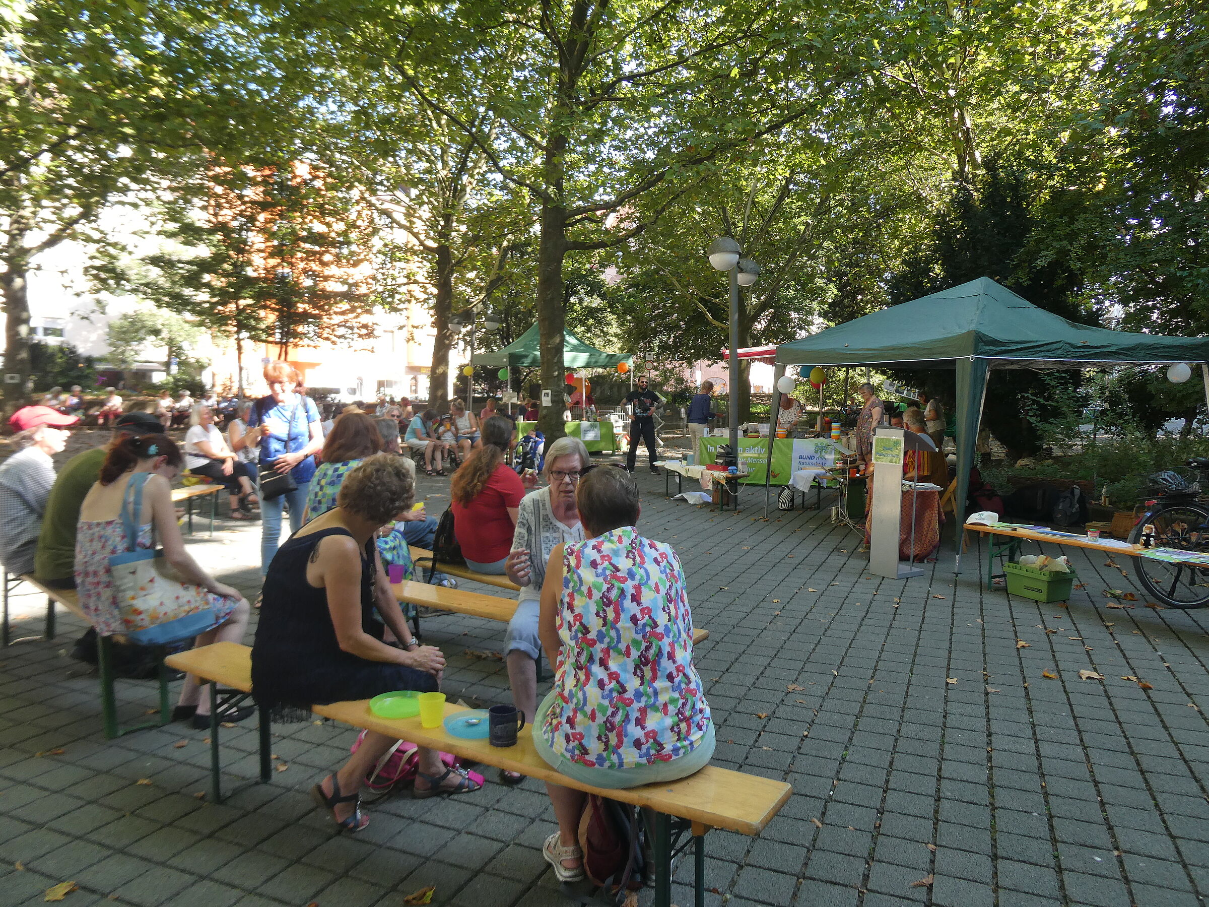 Besucher des Kopernikusplatzfests