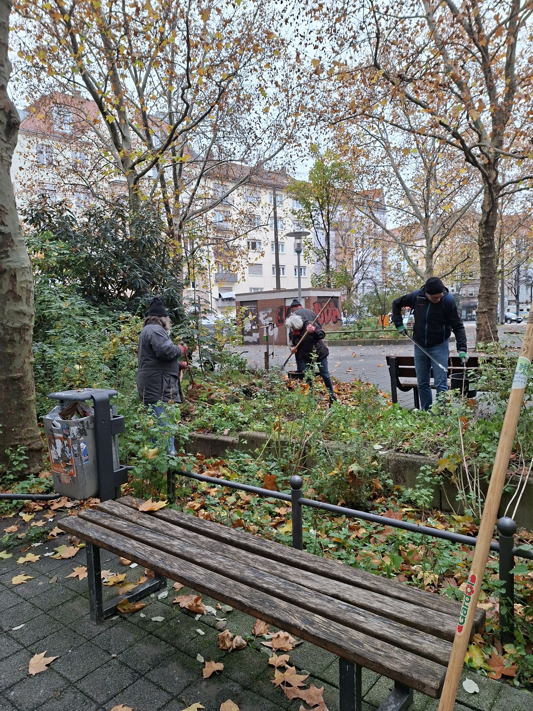  Laubaktion am Kopernikusplatz 