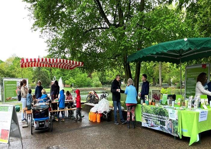 Infostand des des Arbeitskreises Bäume in der Stadt