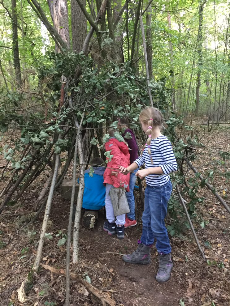 Kindergruppe Stein: Hüttenbau