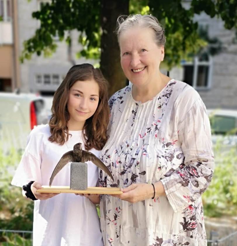 Selina und Heide mit Mauersegler